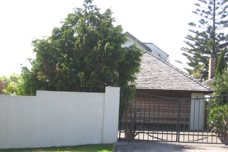 Photo of property in 41 Churchill Road, Murrays Bay, Auckland, 0630