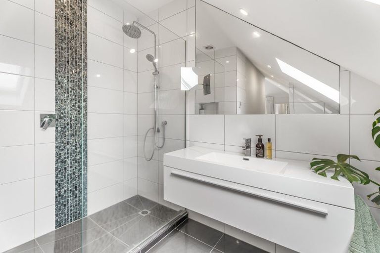 Photo of property in 9a North Avenue, Narrow Neck, Auckland, 0624