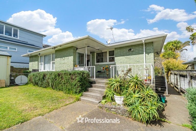 Photo of property in 10 Gray Avenue, Paraparaumu Beach, Paraparaumu, 5032