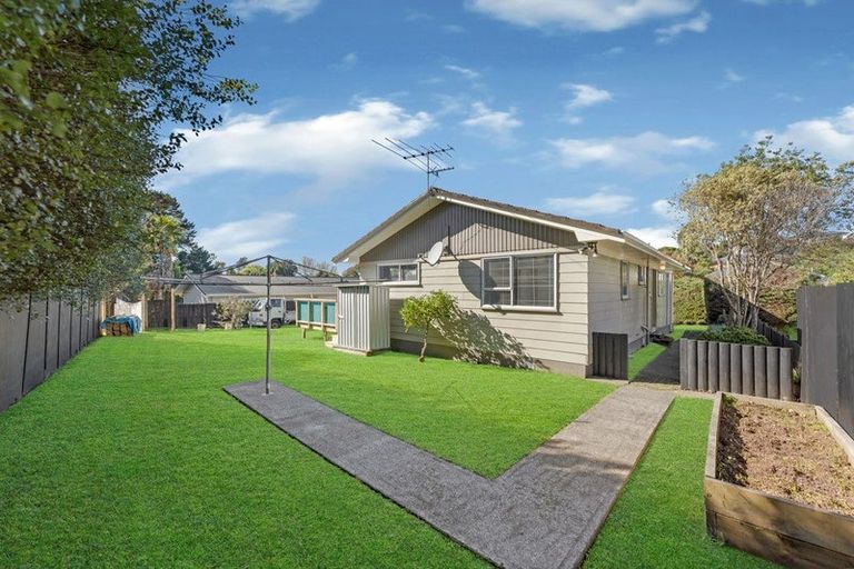 Photo of property in 47 Claverdon Drive, Massey, Auckland, 0614