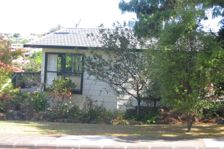 Photo of property in 17 Woodcote Drive, Glenfield, Auckland, 0629
