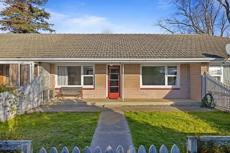 Photo of property in 2/9a Curletts Road, Sockburn, Christchurch, 8042