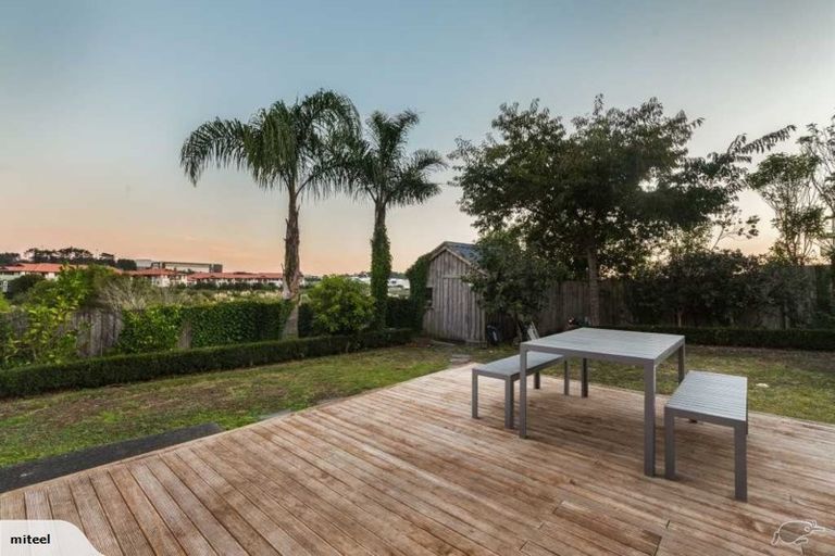 Photo of property in 14g Baulcomb Parade, Windsor Park, Auckland, 0632