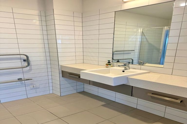 Photo of property in Bella Vista, 2d/84 Gunner Drive, Te Atatu Peninsula, Auckland, 0610