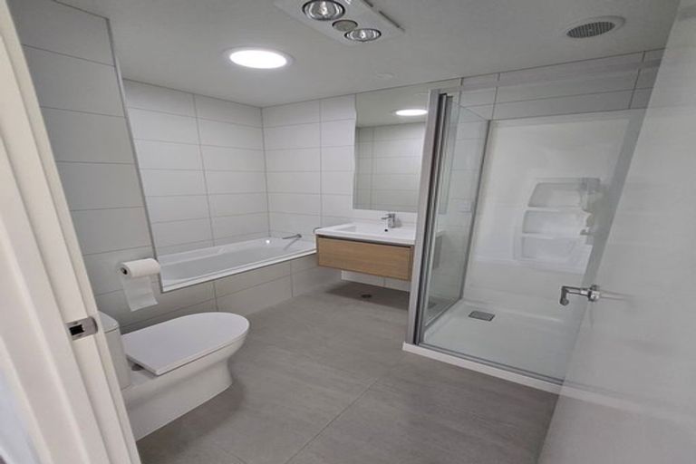 Photo of property in 8 Park Green Avenue, Rosehill, Papakura, 2113