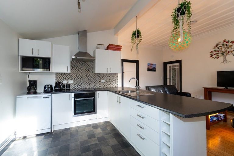 Photo of property in 131 Shakespeare Road, Bluff Hill, Napier, 4110