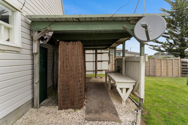 Photo of property in 64 Karewa Parade, Papamoa Beach, Papamoa, 3118