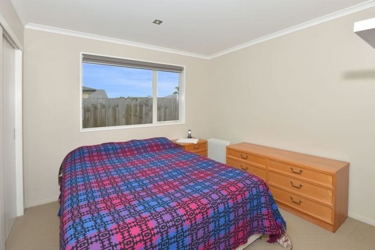 Photo of property in 18 Roto View, One Tree Point, 0118