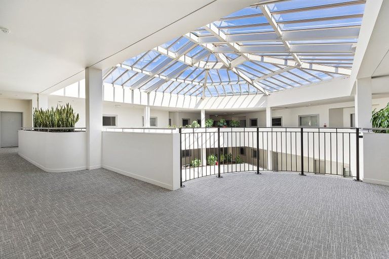 Photo of property in Stadium Garden Flats, 102/107 Thorndon Quay, Pipitea, Wellington, 6011