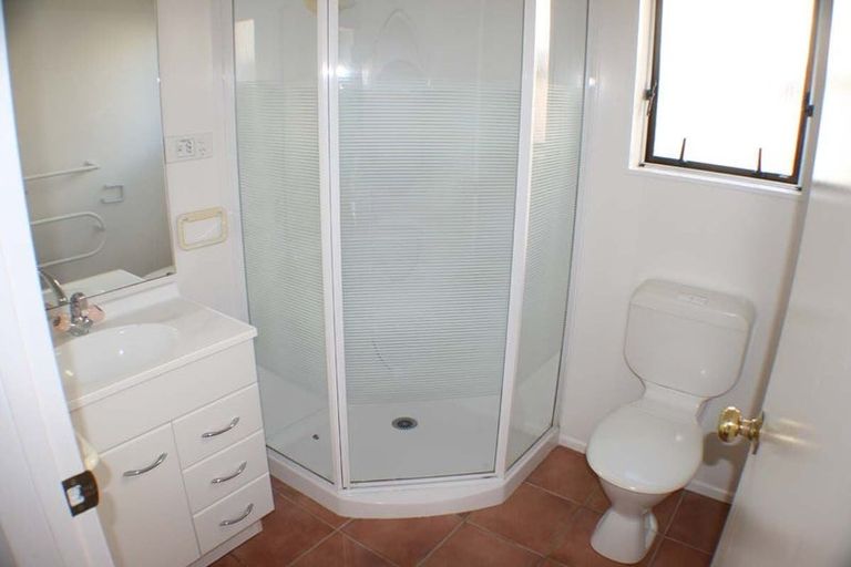 Photo of property in 12 Pipitea Place, Massey, Auckland, 0614