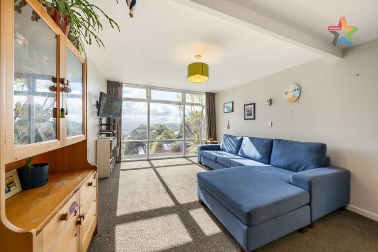 Photo of property in 28 Hollies Crescent, Johnsonville, Wellington, 6037