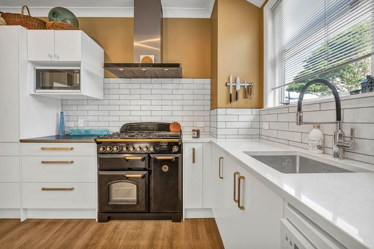 Photo of property in 16 Glen Almond Street, New Plymouth, 4310