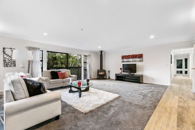 Photo of property in 354 Forest Hill Road, Waiatarua, Auckland, 0612