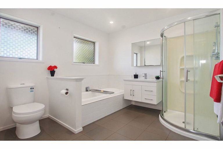 Photo of property in 1/78 Bentley Avenue, Glenfield, Auckland, 0629