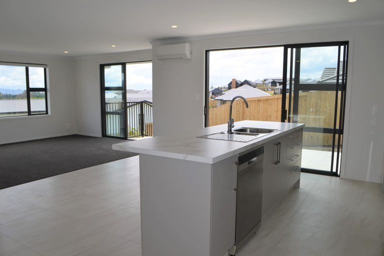 Photo of property in 8 Herring Place, Omokoroa, 3114