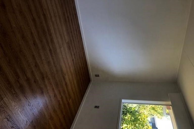 Photo of property in 1/84 Greenslade Crescent, Northcote, Auckland, 0627