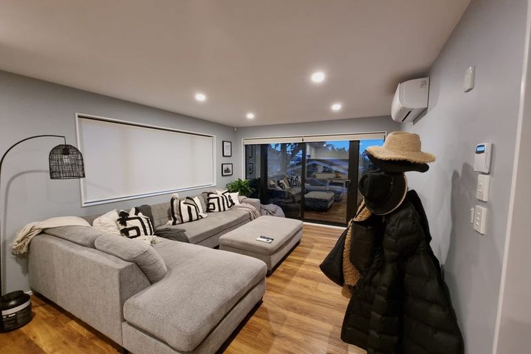 Photo of property in 37 Santa Monica Place, Goodwood Heights, Auckland, 2105