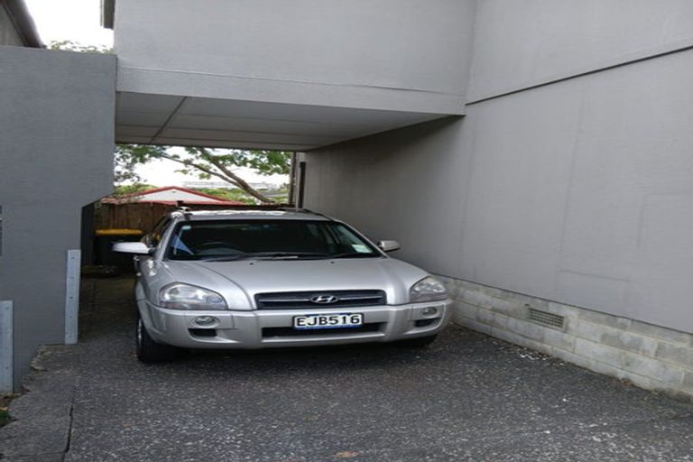 Photo of property in 6/44 Fields Parade, Oteha, Auckland, 0632