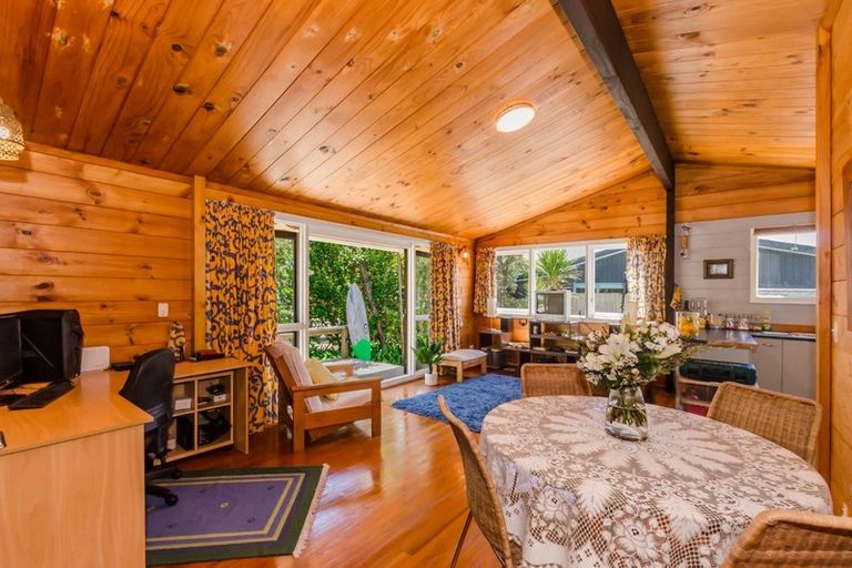 Photo of property in 36 William Street, Waikanae Beach, Waikanae, 5036