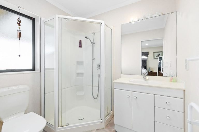 Photo of property in 27 Lorikeet Place, Unsworth Heights, Auckland, 0632