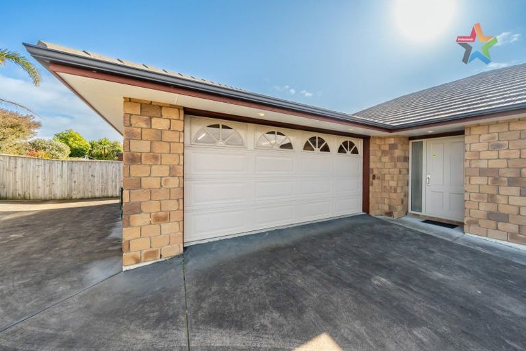 Photo of property in 27 Simpson Crescent, Raumati Beach, Paraparaumu, 5032