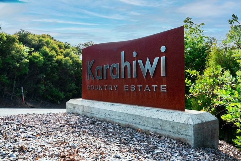 Photo of property in 74 Karahiwi Lane, Dairy Flat, 0794