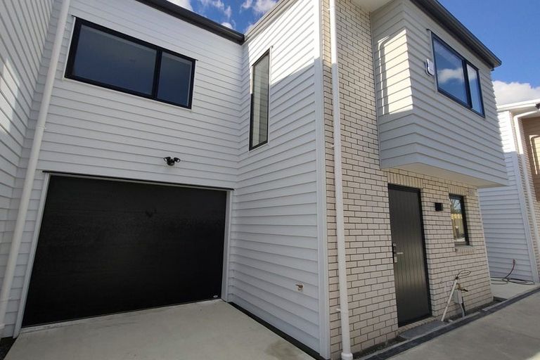 Photo of property in 2/7 Peverill Crescent, Papatoetoe, Auckland, 2025