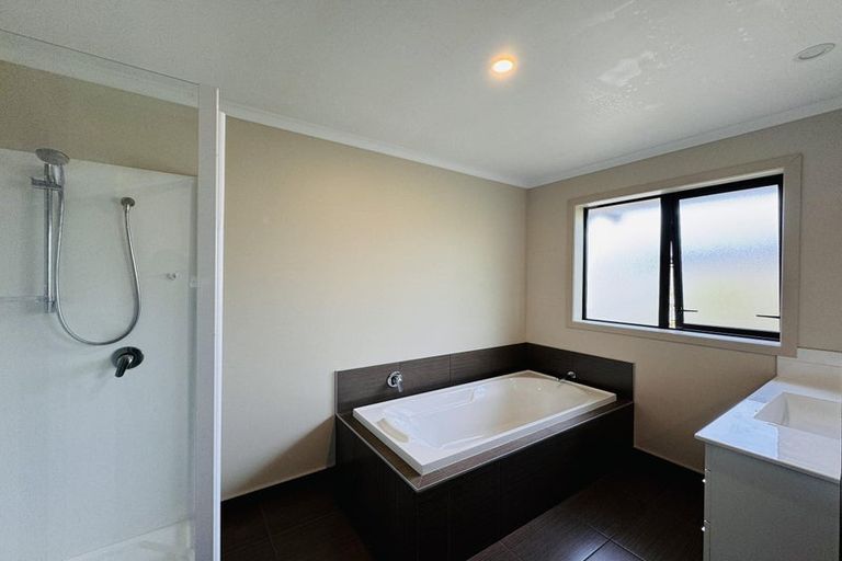 Photo of property in 8 Gibraltar Way, Fitzherbert, Palmerston North, 4410