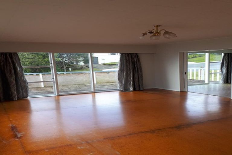 Photo of property in 8 Robson Street, Stokes Valley, Lower Hutt, 5019