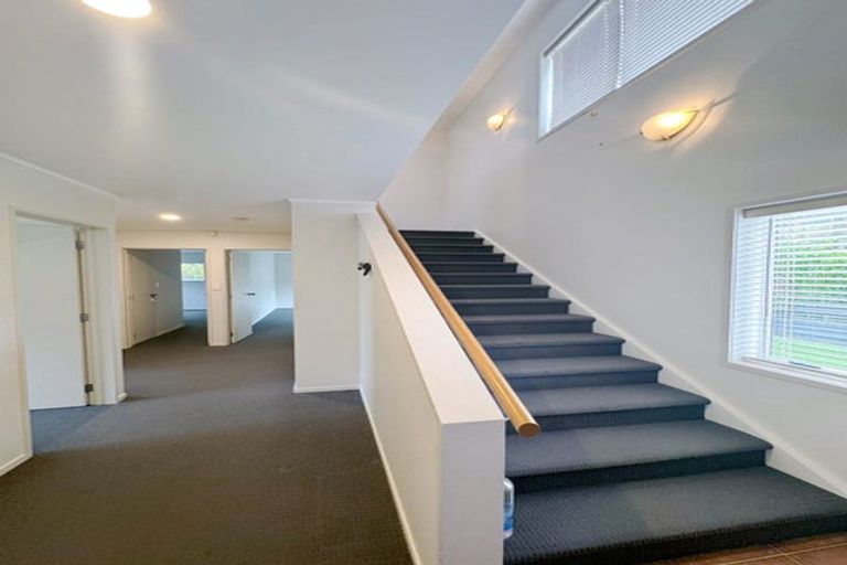 Photo of property in 129 Hobsonville Road, West Harbour, Auckland, 0618