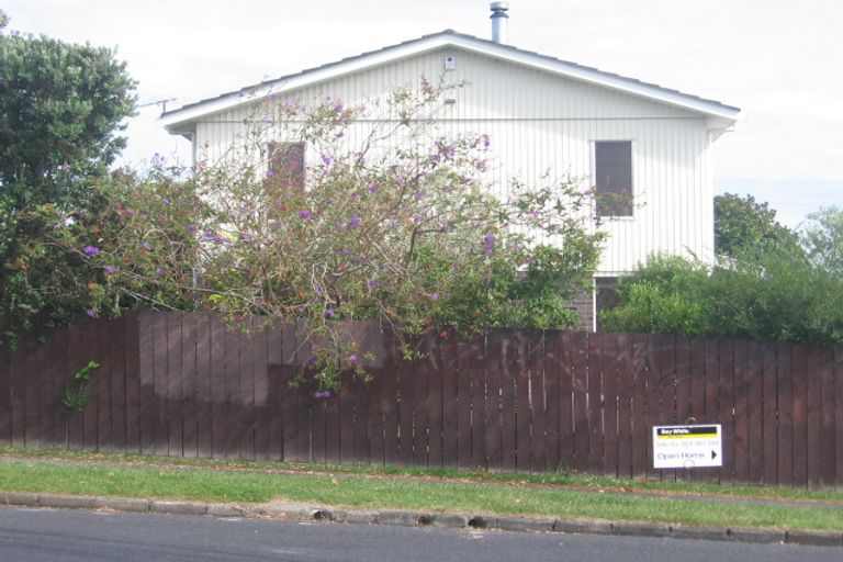 Photo of property in 2/90 Lynwood Road, New Lynn, Auckland, 0600