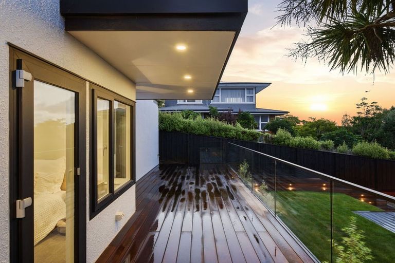 Photo of property in 5b Madeley Road, Mount Pleasant, Christchurch, 8081