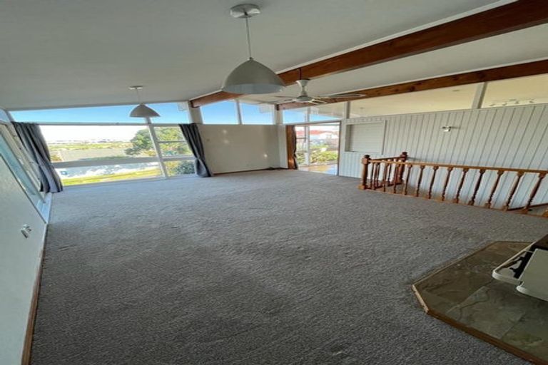 Photo of property in 9 Ellesmere Crescent, Pakuranga Heights, Auckland, 2010