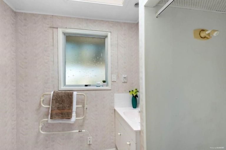 Photo of property in 14 Kerria Place, Sunnynook, Auckland, 0620