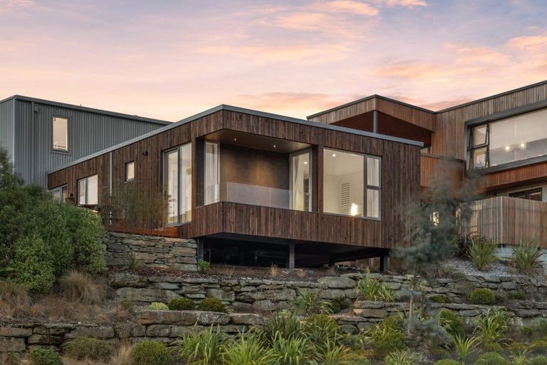 Photo of property in 7 Tuke Lane, Wanaka, 9305