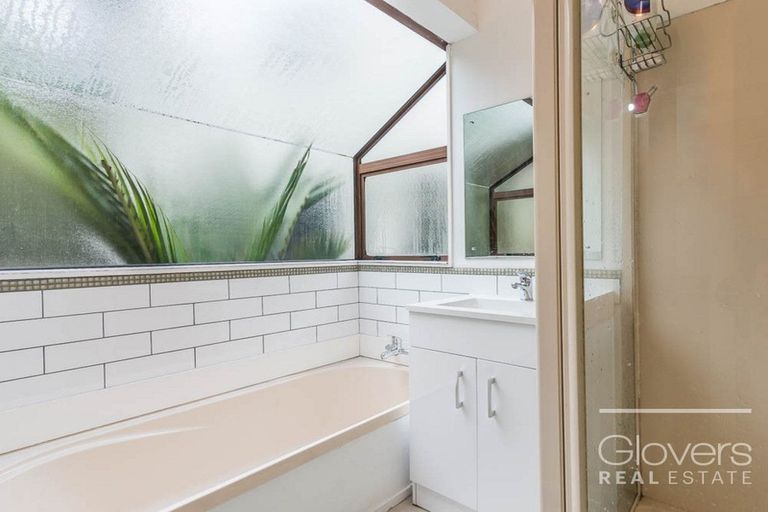 Photo of property in 789a Scenic Drive, Henderson Valley, Auckland, 0612