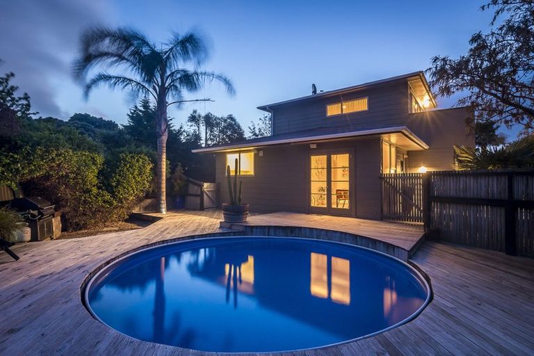 Photo of property in 10 Michael Road, Paraparaumu Beach, Paraparaumu, 5032