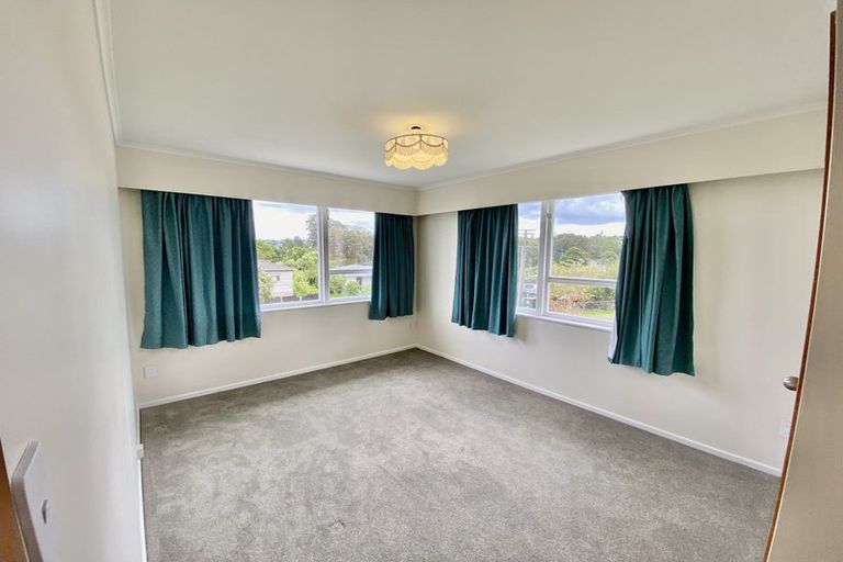 Photo of property in 15 Trinidad Road, Sunnynook, Auckland, 0620