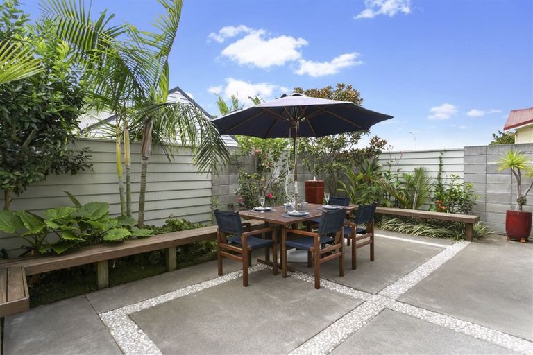 Photo of property in 5 Alberta Street, Point Chevalier, Auckland, 1022