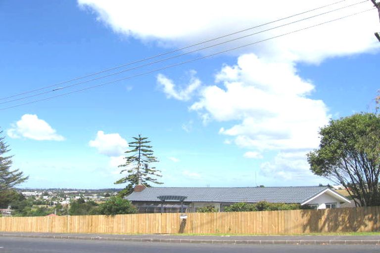 Photo of property in 7 Sycamore Drive, Sunnynook, Auckland, 0620