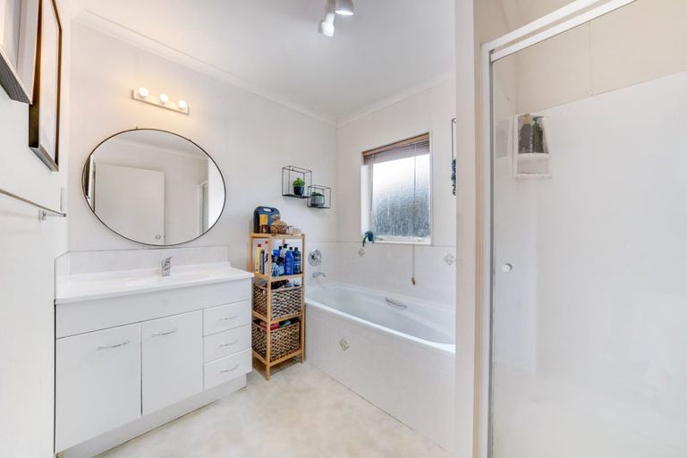 Photo of property in 12 Emmerdale Avenue, Papakura, 2110