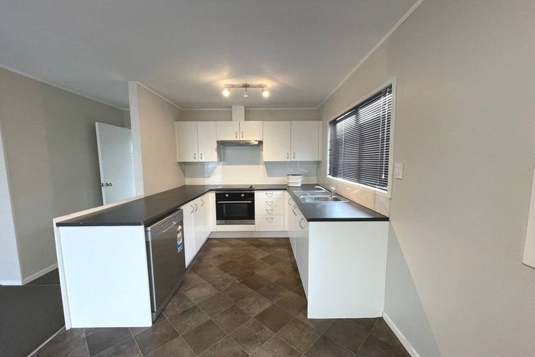 Photo of property in 2/25 Melleray Place, Randwick Park, Auckland, 2105