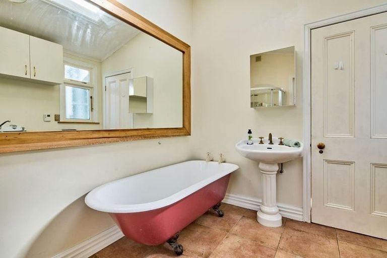 Photo of property in 30 Whites Line West, Woburn, Lower Hutt, 5010