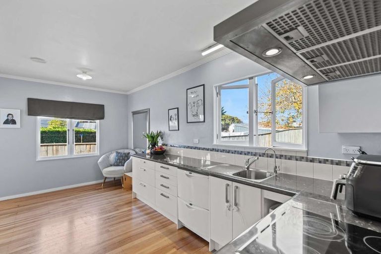 Photo of property in 11 College Street, College Estate, Whanganui, 4500