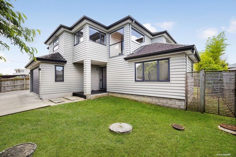 Photo of property in 21a Dallinghoe Crescent, Milford, Auckland, 0620