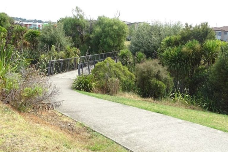 Photo of property in 28 Salford Crescent, Flat Bush, Auckland, 2019