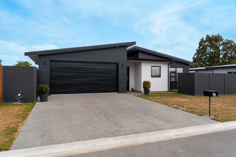 Photo of property in 19 Plains Avenue, Masterton, 5810