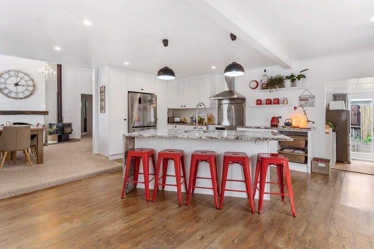 Photo of property in 35 Mcleod Road, Henderson, Auckland, 0612