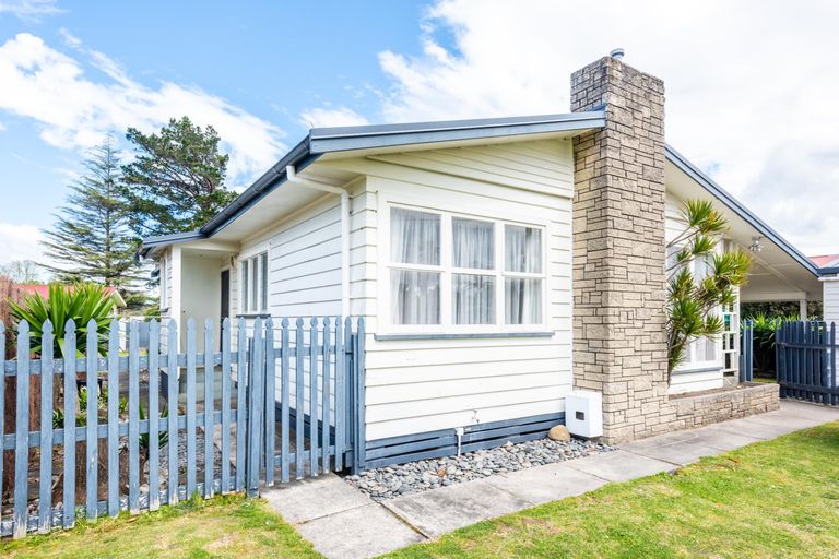 Photo of property in 22 Turenne Street, Inner Kaiti, Gisborne, 4010