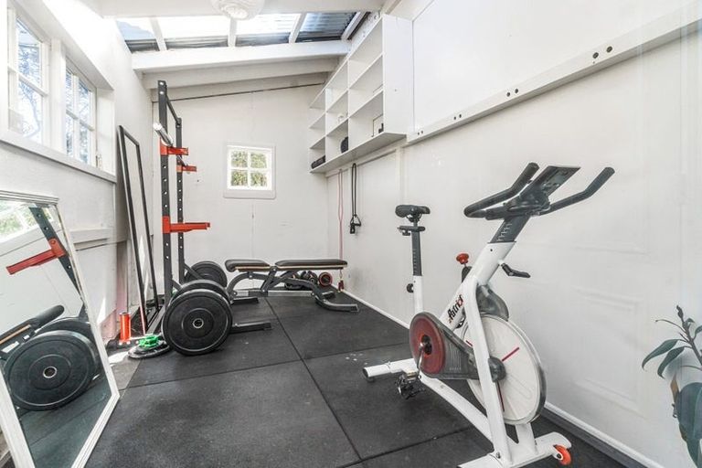 Photo of property in 77 Hinemoa Street, Birkenhead, Auckland, 0626